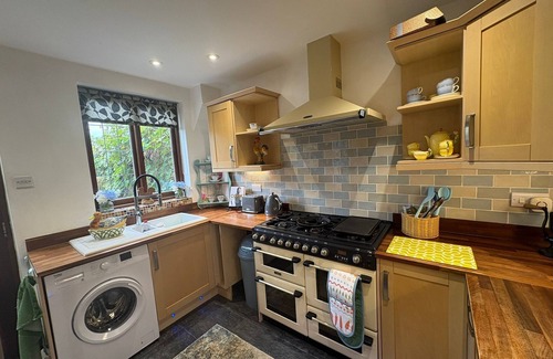 Bromham Cottage | Cosy country cottage for relaxing or for peaceful work setting .