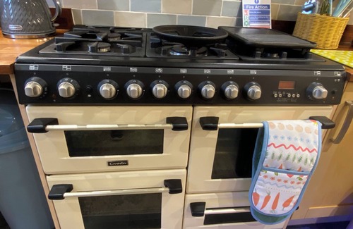 Bromham Cottage | Cosy country cottage for relaxing or for peaceful work setting .