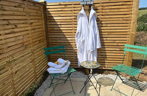 Chittlehampton Cabin | Cosy Devon Hut with Private Hot Tub