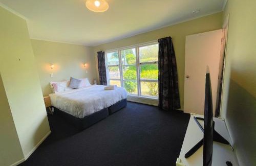 Springfield House | Cosy family home with a sunny deck