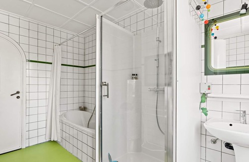 Sint-Michiels House | Cosy large townhouse next to free parking and bus to Bruges