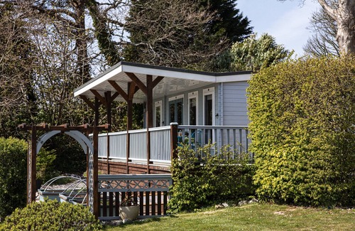 Mabe Cabin | Cosy Lodge with beautiful views across the valley