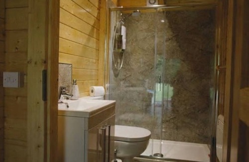 Markinch Cabin | Cosy Log Cabin, FIFE near St. Andrews/Edinburgh
