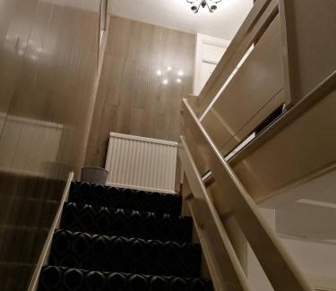 Luton House | Cosy Room Close to Luton Airport & Hospital