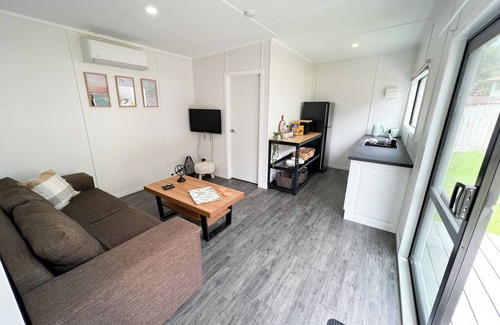 Selwyn Heights Cabin | Cosy Rotorua Retreat by Aotearoa Escapes