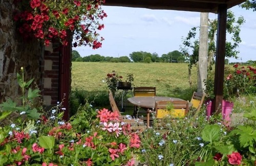Cuille House | Cosy stone house with a great sun terrace, in the midst of fields and meadows