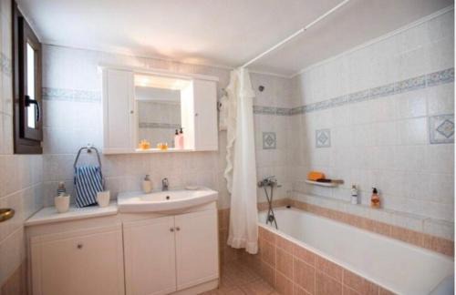 Plintri House | Cosy studio near super paradise