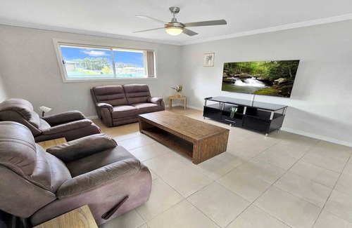 Central Mudgee House | Cosy three bedroom home, two bathrooms and BBQ area!