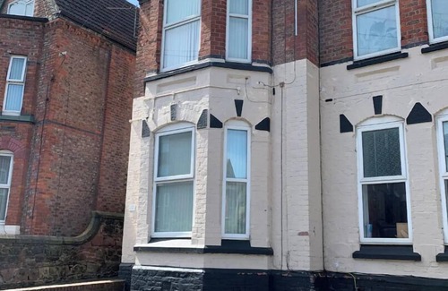 Birkenhead Apartment | Cosy Wirral home near Liverpool with Free Parking!