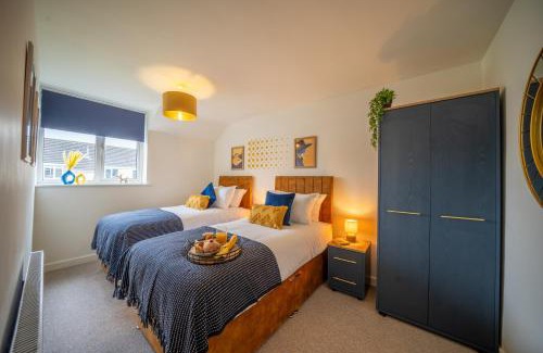 Cirencester House | Cotswolds, Beautiful 5 bed 3 bath house, lovely garden, free parking