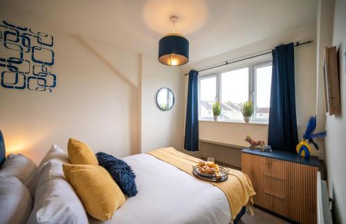 Cirencester House | Cotswolds, Beautiful 5 bed 3 bath house, lovely garden, free parking