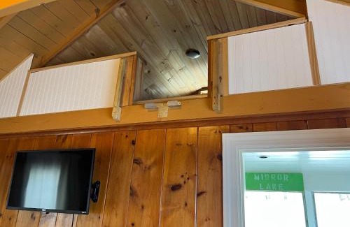 Wolfeboro Hotel | Cottage 12 - King Bed Child Loft w Twin Private Bath Kitchenette Pets Allowed Fee applies