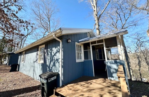Nancy Cabin | Cottage 7- Lee’s Ford Marina