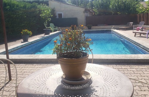 Robion House | Cottage at the foot of the Luberon + Garden and private swimming pool