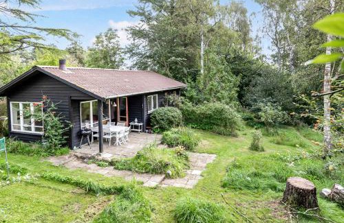Faarevejle House | Cottage By Veddinge In Charming 70S Style
