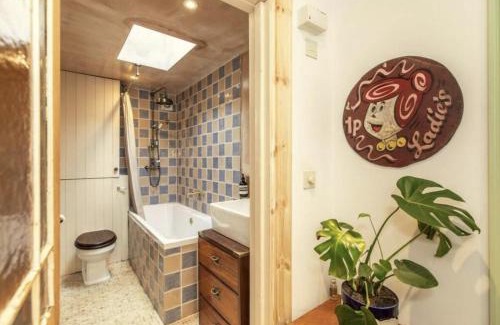 Hove House | Cottage close to the beach - pet friendly