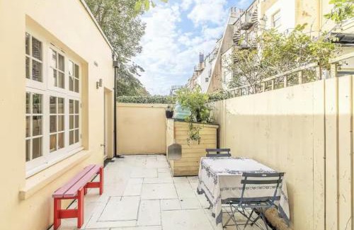 Hove House | Cottage close to the beach - pet friendly