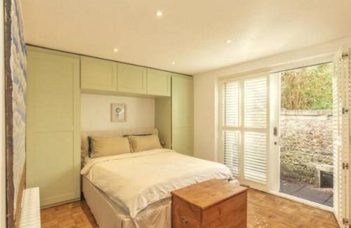 Hove House | Cottage close to the beach - pet friendly