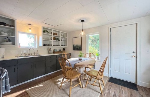 Sequim Cottage | Cottage · Cottage on the Bay- Hot Tub, Beach, Dock, Kayaks