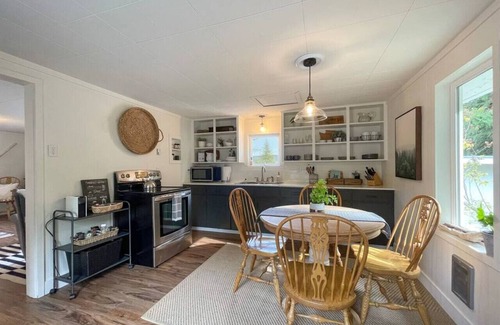 Sequim Cottage | Cottage · Cottage on the Bay- Hot Tub, Beach, Dock, Kayaks