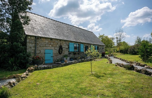 Lohuec House | Cottage 'Gite De Ste Therese' with Private Terrace and Wi-Fi