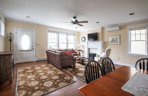 Yachting Village House | Cottage in Heart of Downtown Newport