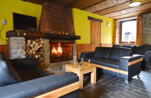 Gouvy House | Cottage in Petite Langlire with bubble bath