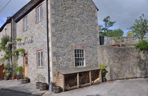 Shepton Mallet Cottage | Cottage In Prestleigh, Somerset, England