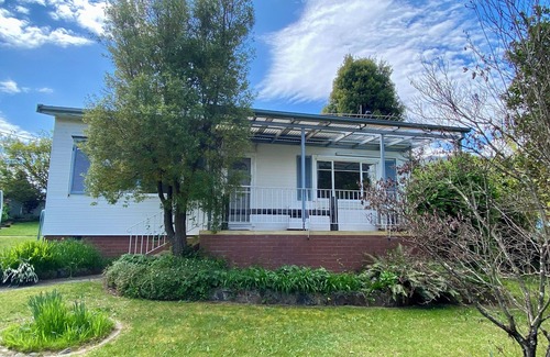 Khancoban Cottage | Cottage located at the gateway to the beautiful Kosciusko National Park.