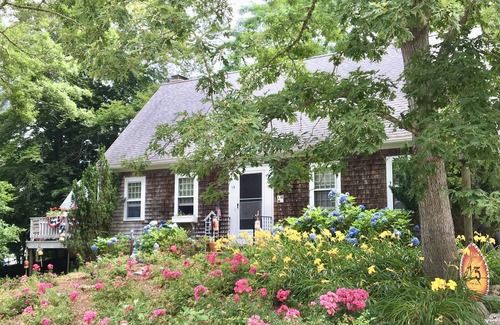 East Harwich House | Cottage on Cape Cod & Beautiful Long Pond w/Quick Drive to Ocean