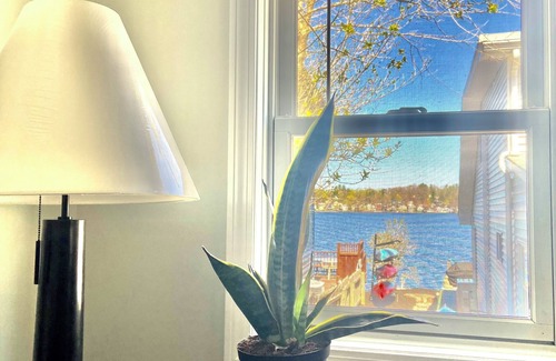 Amesbury Cottage | Cottage on the Lake with AC, WiFi, parking - Long term rental, pets OK