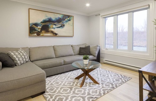 St. Catharines House | Cottage on the Water