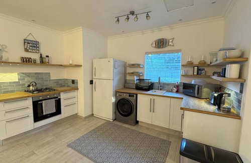 Greater Johannesburg Metropolitan Area Cottage | Cottage - Sleeps 4 - Pet friendly - Pool - Parking