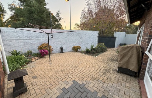 Greater Johannesburg Metropolitan Area Cottage | Cottage - Sleeps 4 - Pet friendly - Pool - Parking