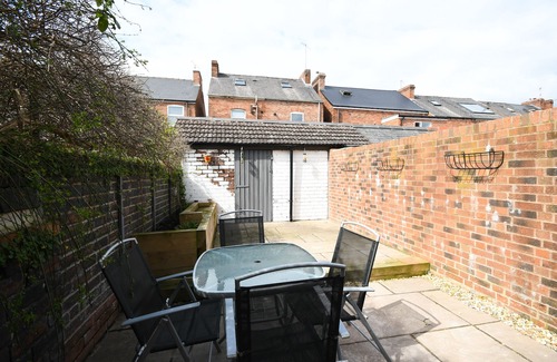 Chesterfield House | Cottage Style 3 bedroom House - Close to City centre & The Peaks