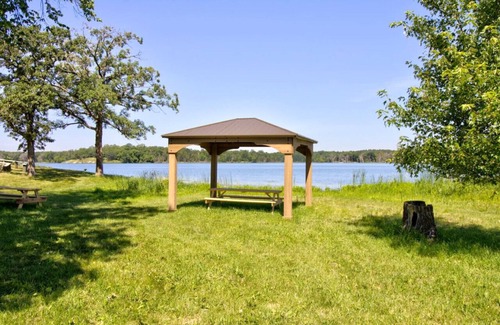 Clitherall Cottage | Cottage VI | Sunrise by the Lake, Campfire, Kayaking | Legacy Lakeside Resort