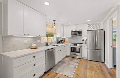 Gulf Gate Estates House | Cottage with AMAZING Fire Pit Near Siesta Key!