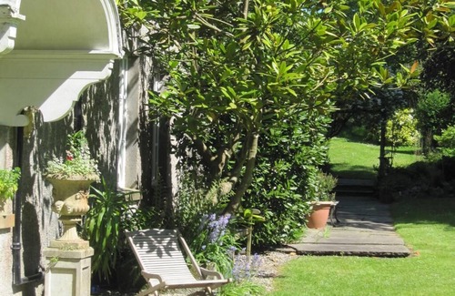 Llandybie Cottage | Cottage with Courtyard view Bailiffs Room at Glynhir Mansion