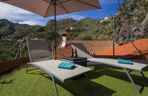La Solana Villa | Cottage with jacuzzi, mountain views and WiFi (suitable for teleworking)