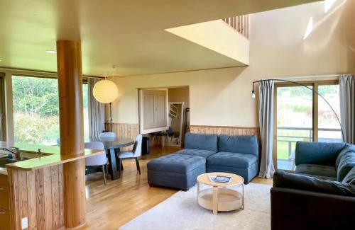 Niseko House | Cottage with views of the Niseko mountain range - Mountain View Niseko