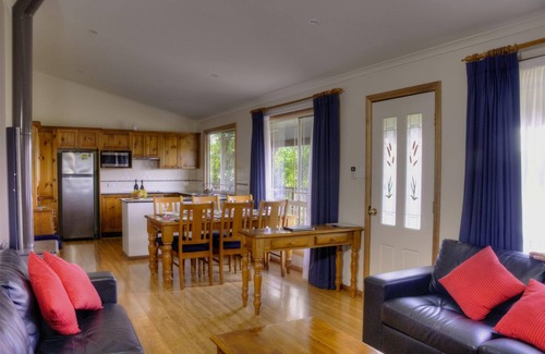 Lovedale Cottage | Cottages on Lovedale - No. 3 - 3 bedroom, 2 bathroom cottage in fabulous Lovedale location