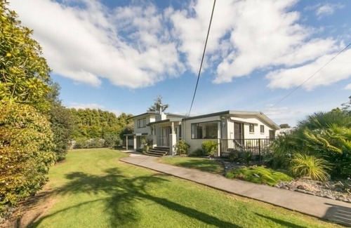 Kumeu House | Country Blooms Lodging