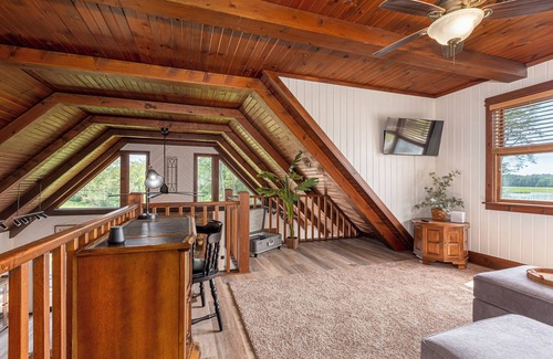Wolf Creek House | Country Chateau w/HOT TUB - Wineries + Hiking