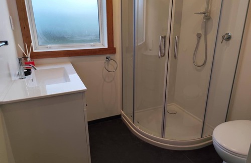 Muriwai Cottage | Country Cottage Near the Sea