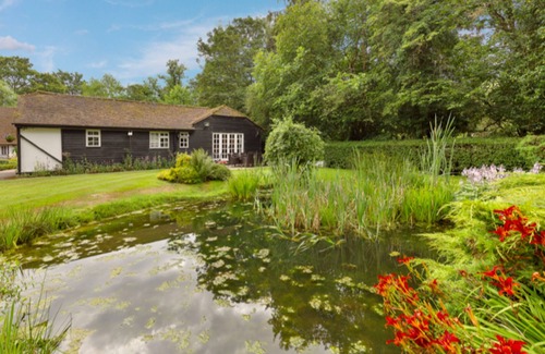 Guildford House | Country cottage nr Guildford/Woking (5 mins). Easy access to London (30 minutes)