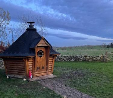 Otley House | Country Farmhouse with 8 seater brand new hot tub-