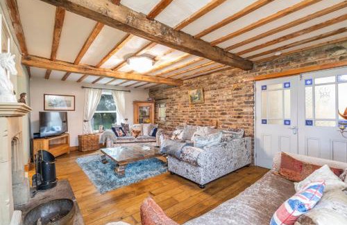 Otley House | Country Farmhouse with 8 seater brand new hot tub-