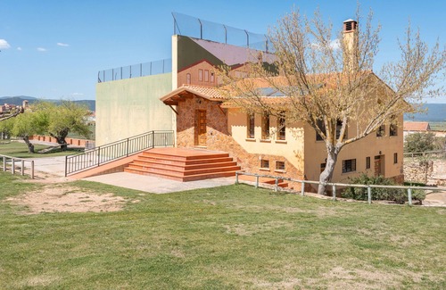 Sinarcas Cabin | Country House 'Cabañas Rusticas 2' with Mountain View, Shared Pool and Wi-Fi