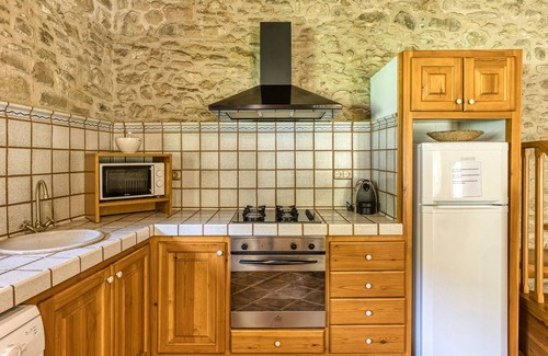 Merlant Cottage | Country House 'El Paller I De Can Soler' with Shared Pool, Shared Garden and Wi-Fi