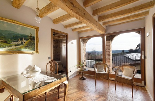 Berga House | Country House 'La Creu De La Pinya' with Mountain View, Wi-Fi and Air Conditioning
